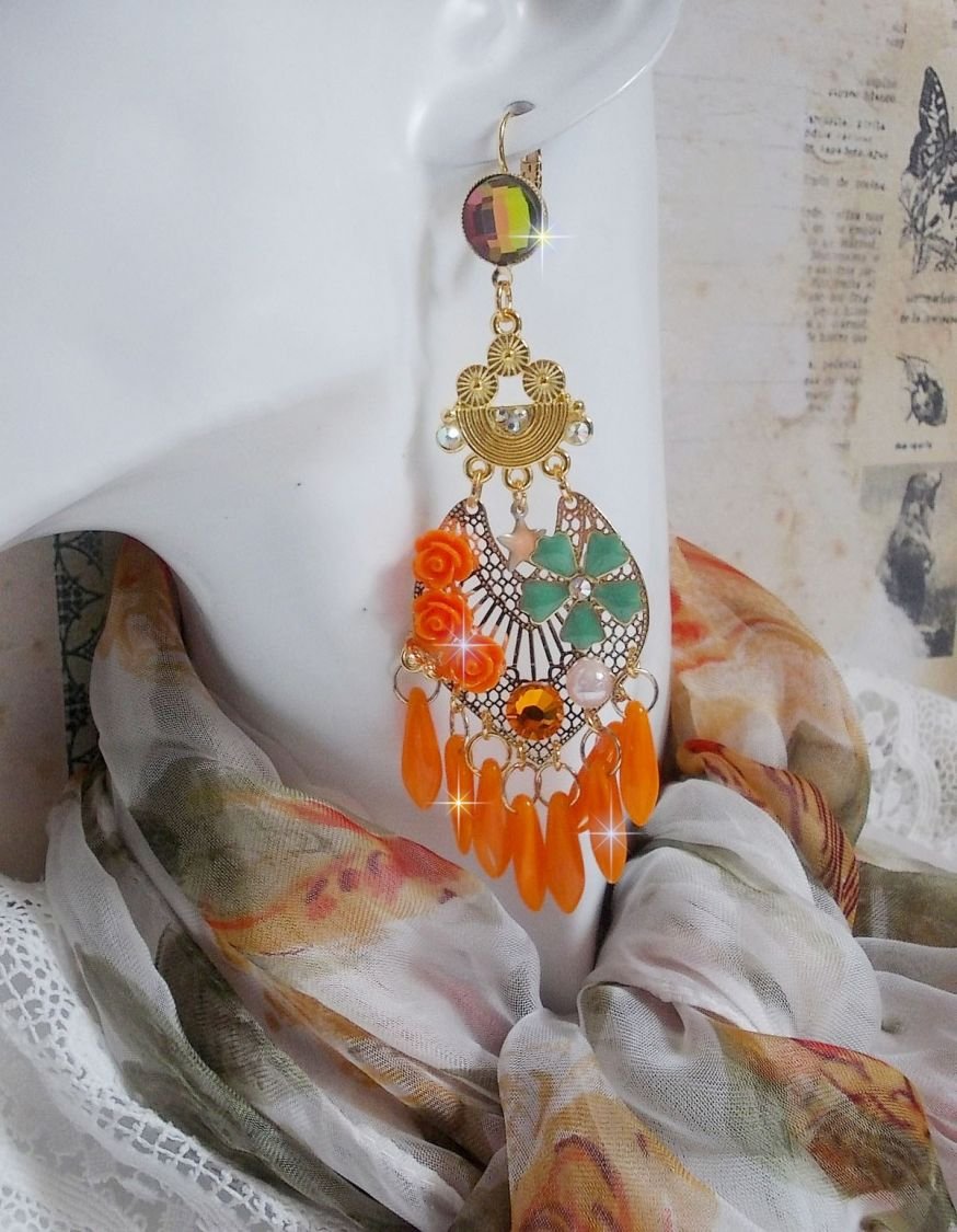 BO Roseraie Orange Roses criado com strass Swarovski e cabochons, flores, adagas cor de laranja, cabochons de vidro e acessórios de qualidade