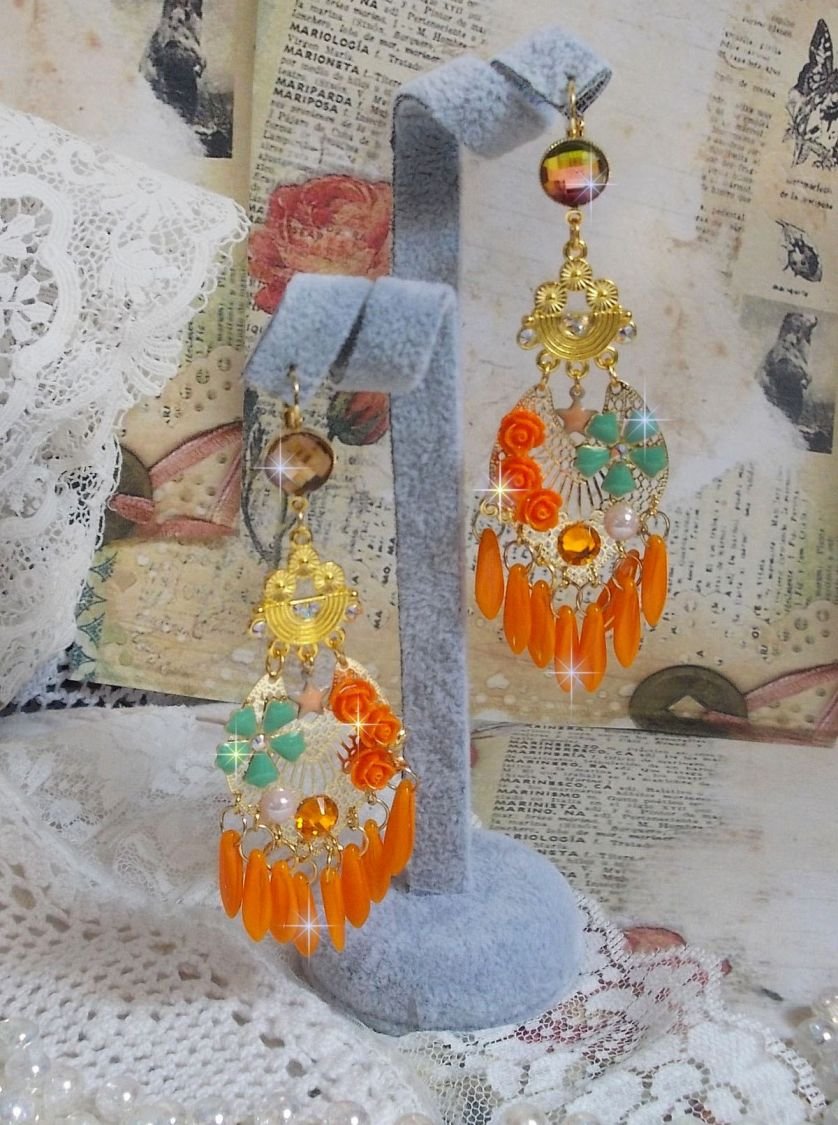 BO Roseraie Orange Roses criado com strass Swarovski e cabochons, flores, adagas cor de laranja, cabochons de vidro e acessórios de qualidade