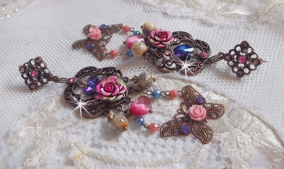 BO Rosas e Borboletas com estas estampas de flores doces e borboletas, contas de vidro olho de gato e facetas de mármore rosa