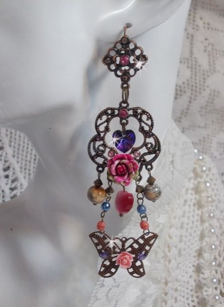 BO Rosas e Borboletas com estas estampas de flores doces e borboletas, contas de vidro olho de gato e facetas de m&aacute;rmore rosa