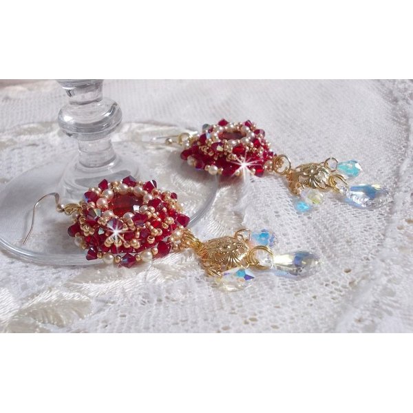 BO Rubis bordados com cristais Sawarovski, contas de pérolas, carimbos em filigrana e ganchos auriculares de 14 quilates