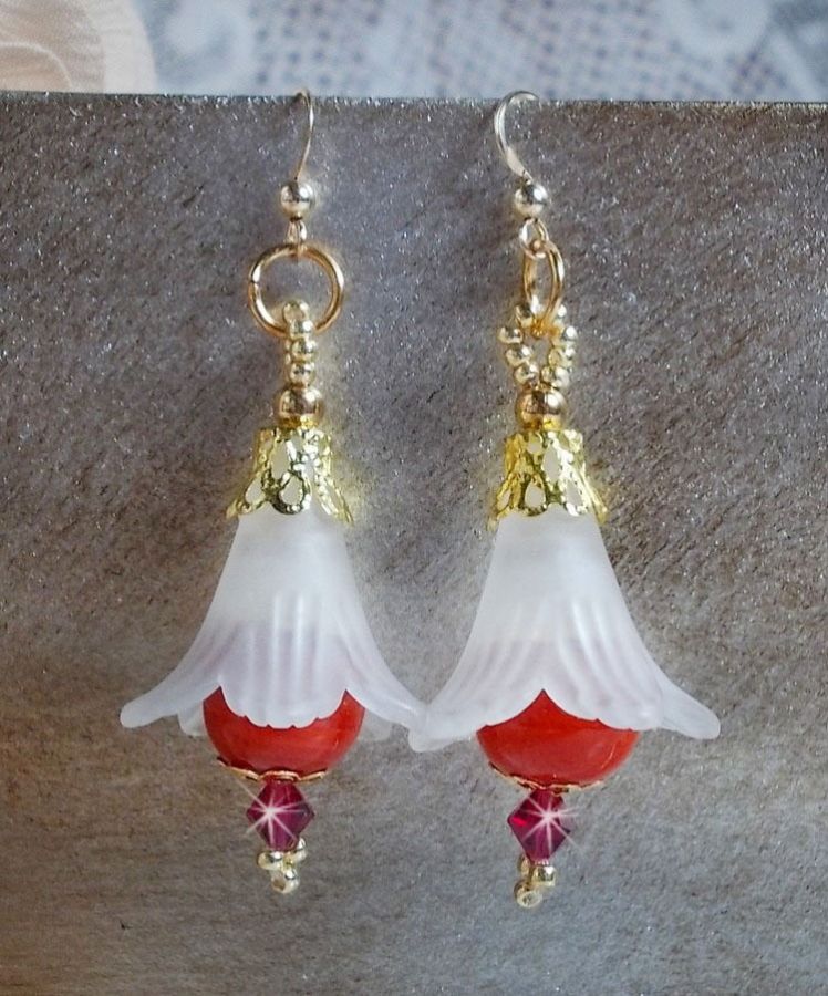 BO Secret Oriental com contas de cerâmica e flores Lucite e ganchos auriculares de 14 quilates