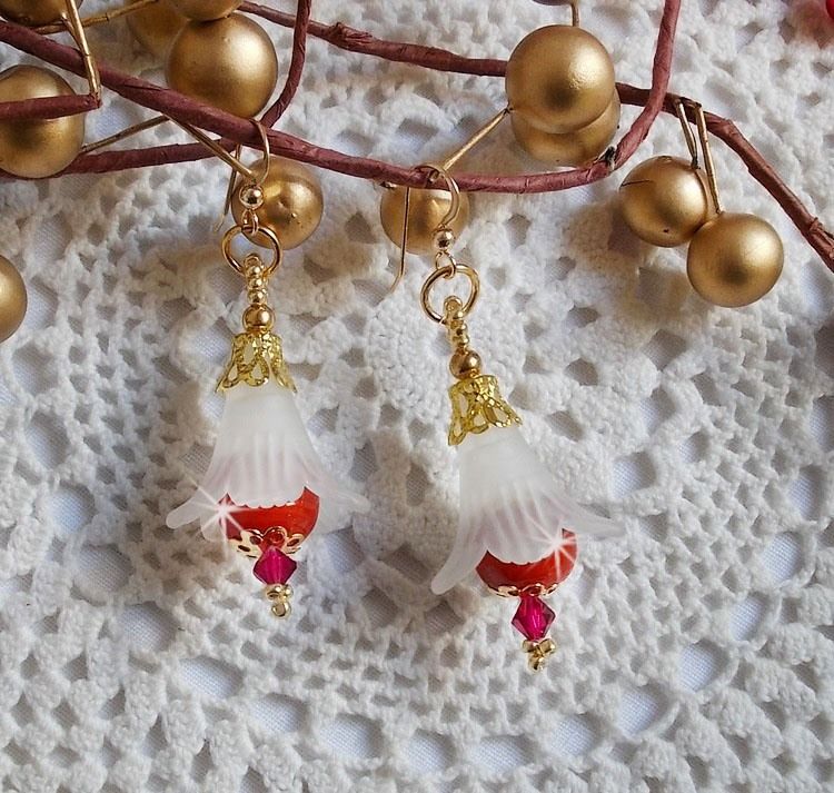 BO Secret Oriental com contas de cerâmica e flores Lucite e ganchos auriculares de 14 quilates