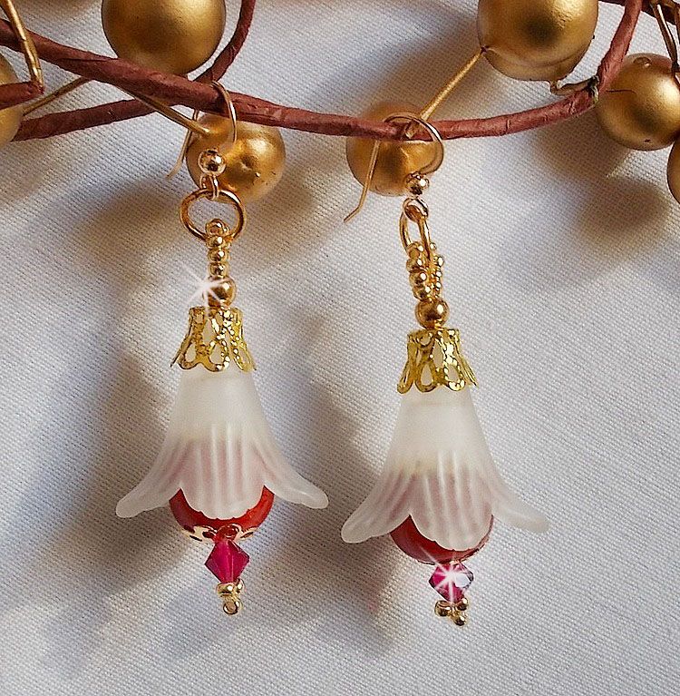 BO Secret Oriental com contas de cerâmica e flores Lucite e ganchos auriculares de 14 quilates