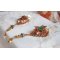 BO Souffle d'Automne chic Bordado étnico com cristais Swarovski, dois cabochons de vidro boémios dos anos 60, rosas de resina e missangas de sementes