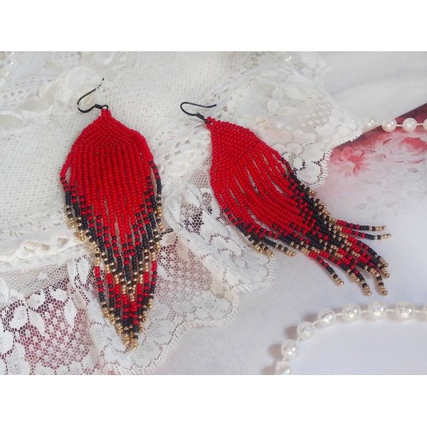 BO Red Swirls criados com contas de qualidade e ganchos de lat&atilde;o preto