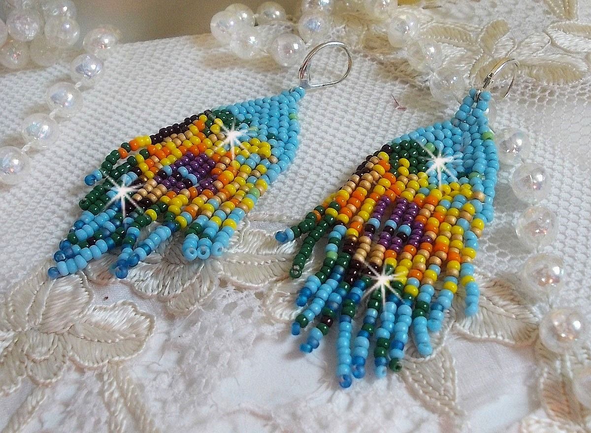 BO Girassol criado com rochas de cor primavera e travessas prateadas 925/1000