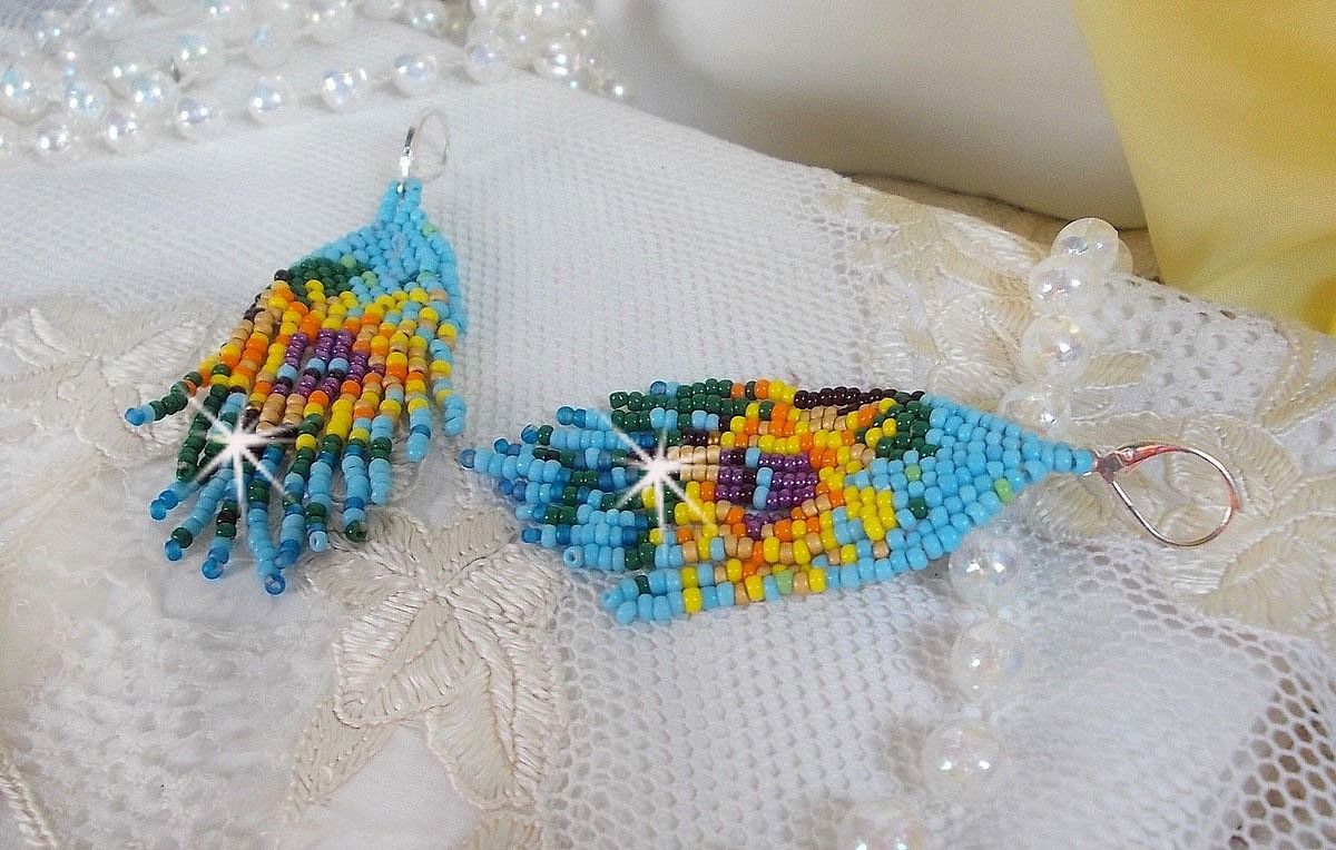 BO Girassol criado com rochas de cor primavera e travessas prateadas 925/1000