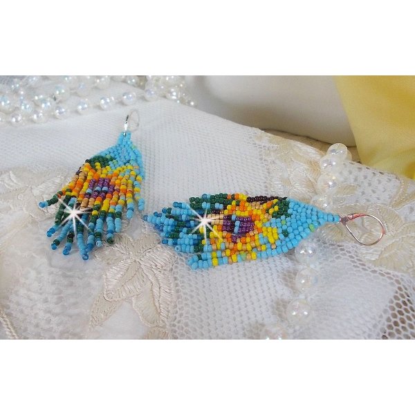 BO Girassol criado com rochas de cor primavera e travessas prateadas 925/1000