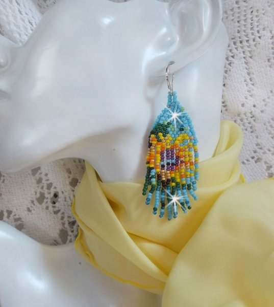 BO Girassol criado com rochas de cor primavera e travessas prateadas 925/1000