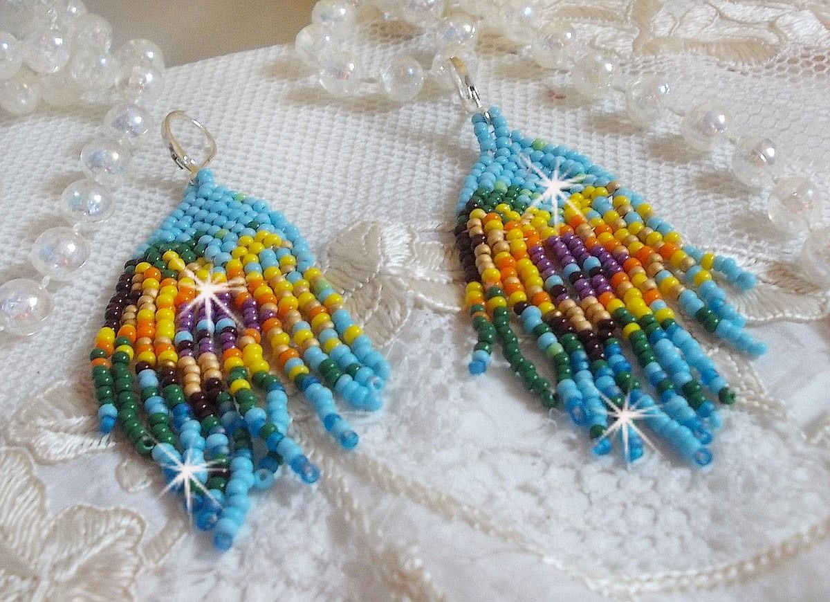 BO Girassol criado com rochas de cor primavera e travessas prateadas 925/1000