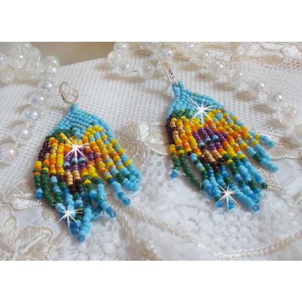 BO Girassol criado com rochas de cor primavera e travessas prateadas 925/1000