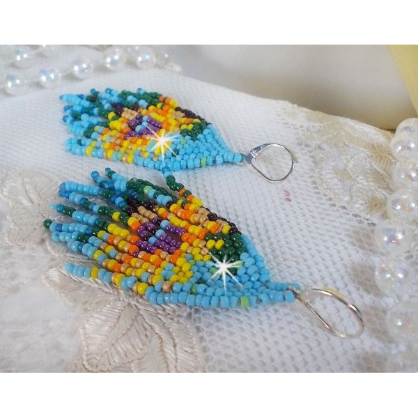 BO Girassol criado com rochas de cor primavera e travessas prateadas 925/1000