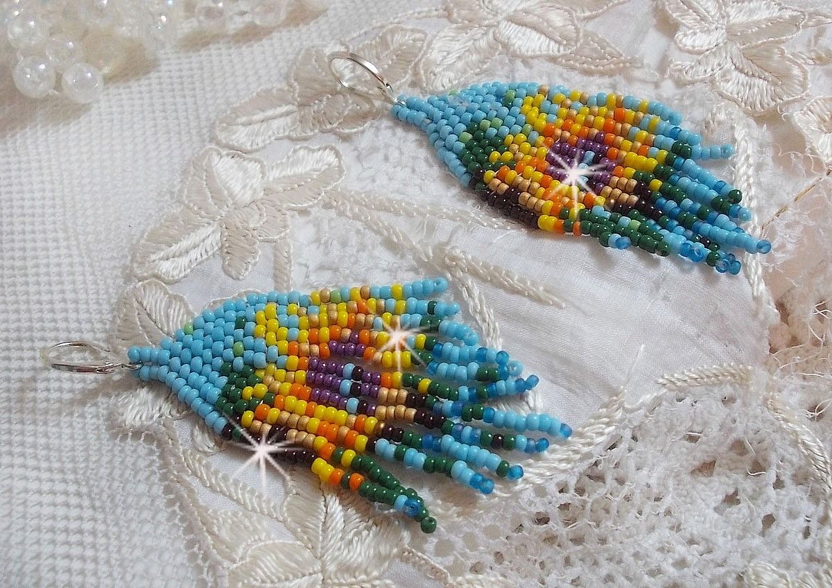 BO Girassol criado com rochas de cor primavera e travessas prateadas 925/1000
