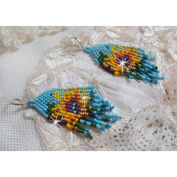 BO Girassol criado com rochas de cor primavera e travessas prateadas 925/1000