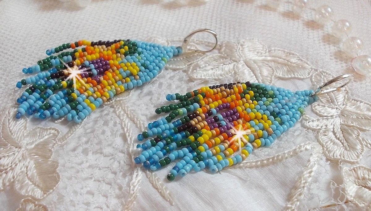 BO Girassol criado com rochas de cor primavera e travessas prateadas 925/1000