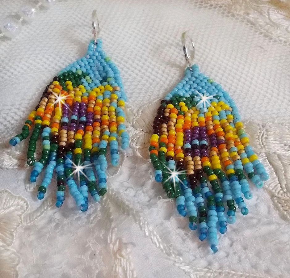 BO Girassol criado com rochas de cor primavera e travessas prateadas 925/1000