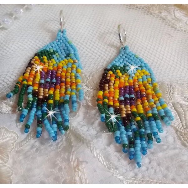 BO Girassol criado com rochas de cor primavera e travessas prateadas 925/1000