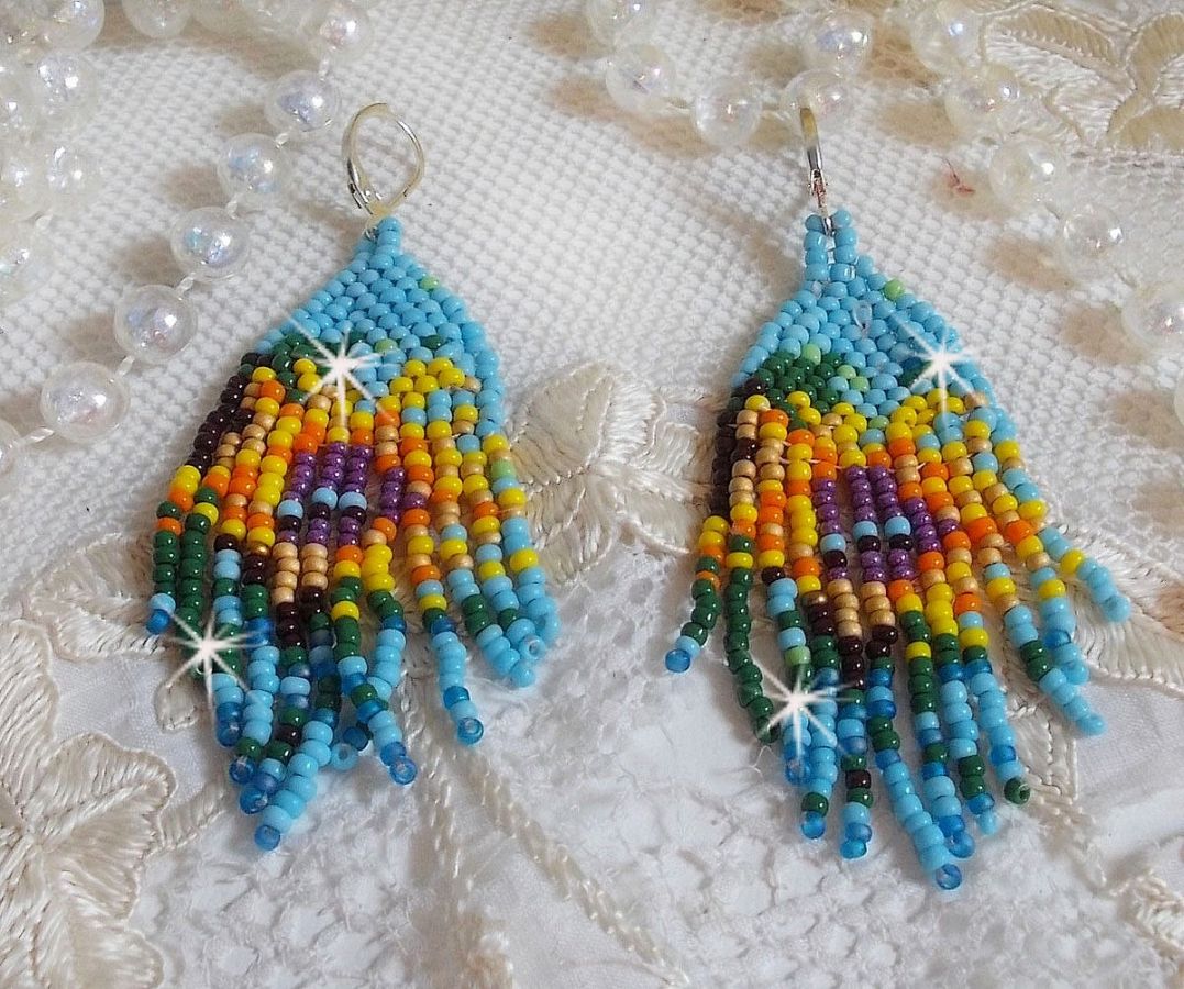 BO Girassol criado com rochas de cor primavera e travessas prateadas 925/1000