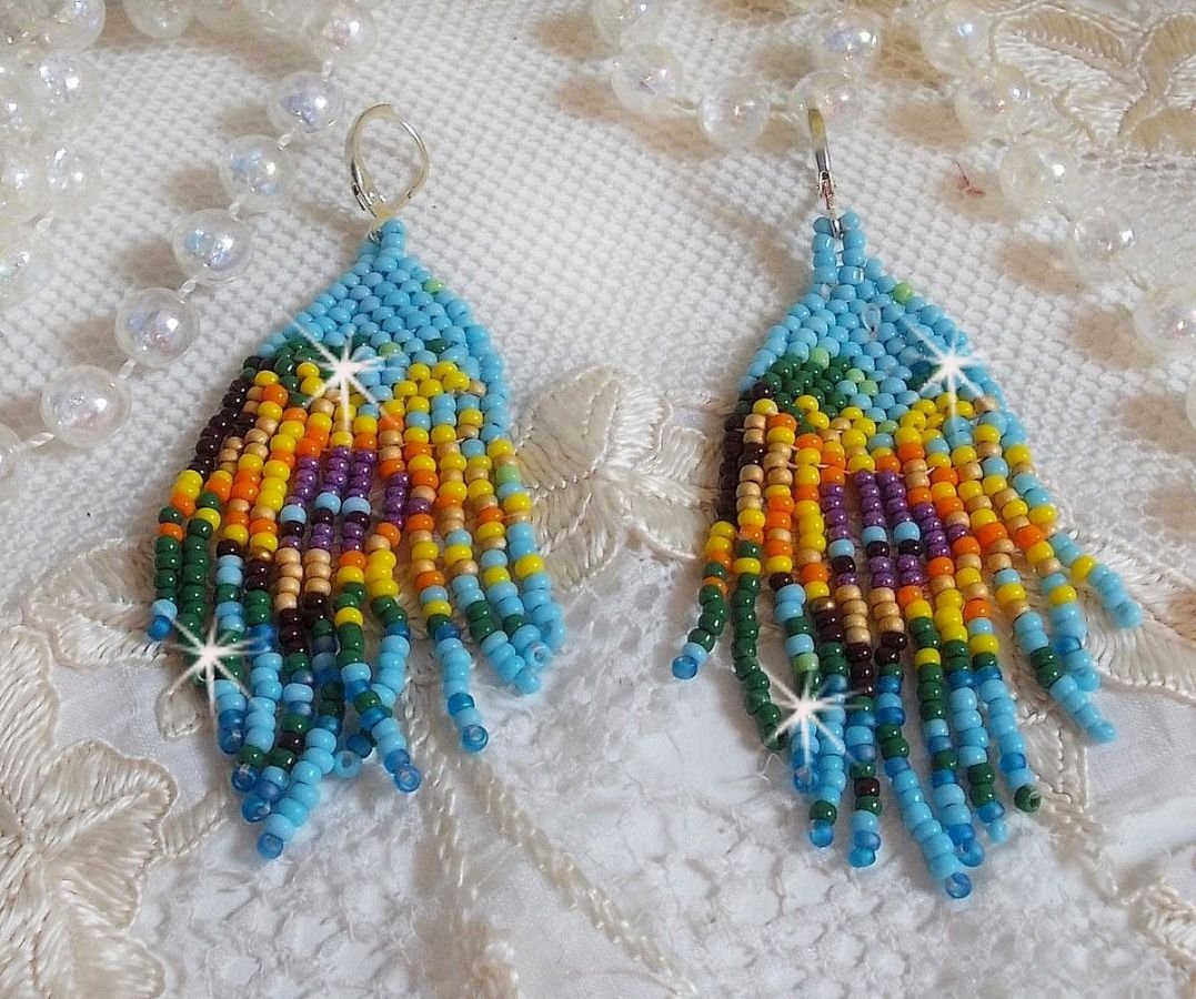 BO Girassol criado com rochas de cor primavera e travessas prateadas 925/1000
