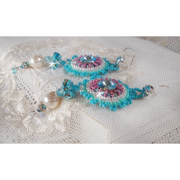 BO Beleza Alicia Blue bordada com cristais Swarovski, contas de pérolas redondas e contas de sementes Miyuki