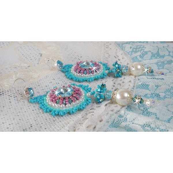 BO Beleza Alicia Blue bordada com cristais Swarovski, contas de pérolas redondas e contas de sementes Miyuki