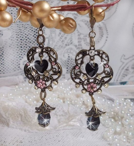 BO Colec&ccedil;&atilde;o Paix&atilde;o Irresist&iacute;vel montada com cristais Swarovski em casti&ccedil;ais de filigrana de bronze