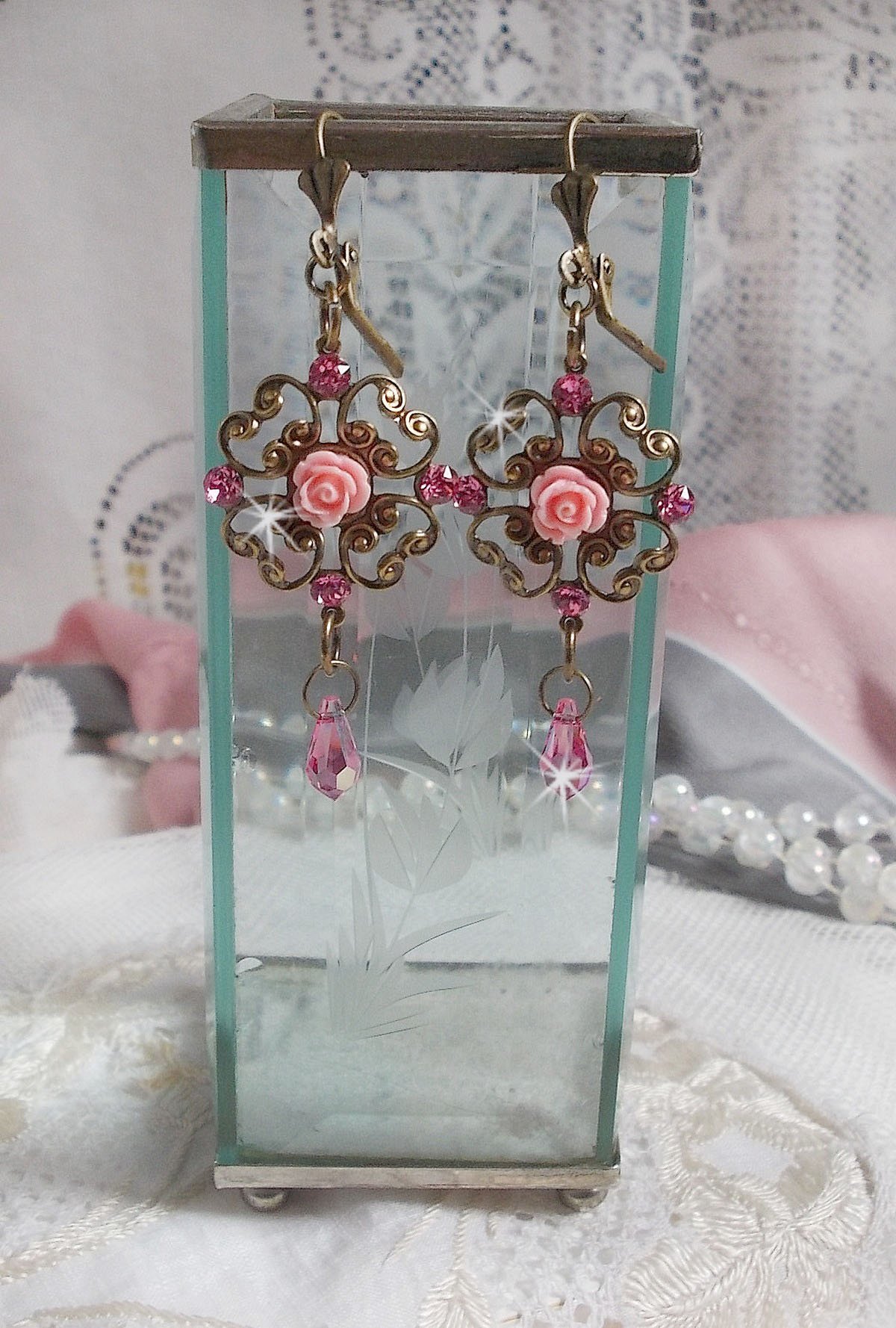 BO Irresist&iacute;vel Colec&ccedil;&atilde;o Eden com estes cristais Swarovski montados em casti&ccedil;ais de bronze