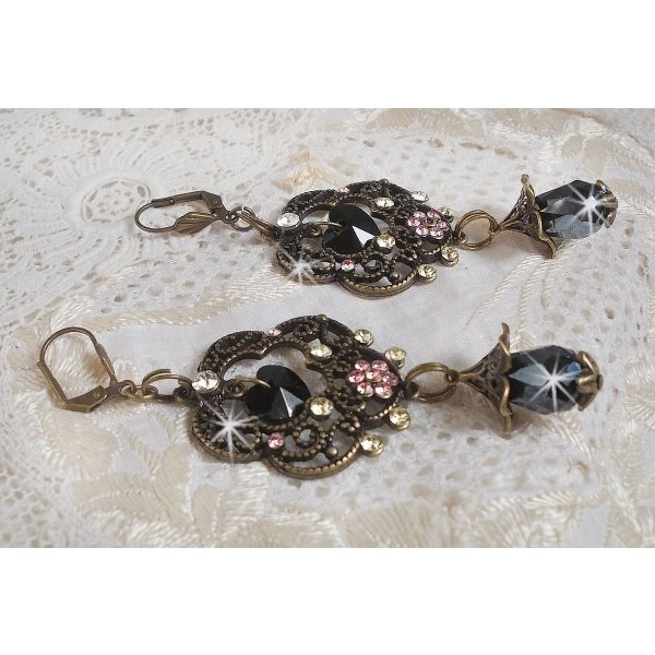 BO Colec&ccedil;&atilde;o Paix&atilde;o Irresist&iacute;vel montada com cristais Swarovski em casti&ccedil;ais de filigrana de bronze