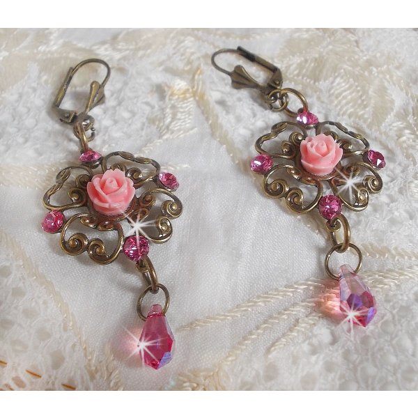 BO Irresist&iacute;vel Colec&ccedil;&atilde;o Eden com estes cristais Swarovski montados em casti&ccedil;ais de bronze