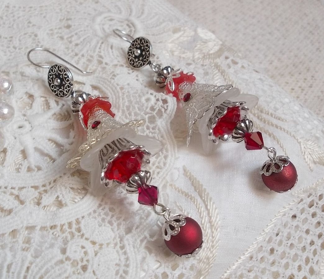 BO Tendre Rouge com cristais Swarovski, missangas redondas facetadas e ganchos de orelha de prata 925/1000