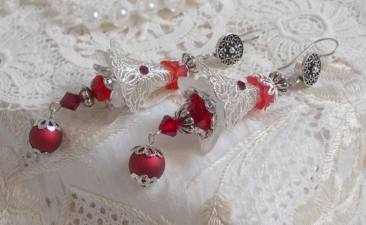 BO Tendre Rouge com cristais Swarovski, missangas redondas facetadas e ganchos de orelha de prata 925/1000