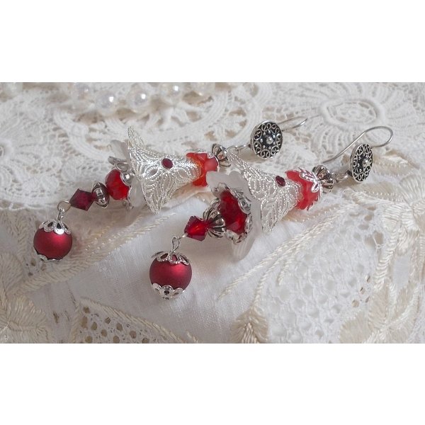 BO Tendre Rouge com cristais Swarovski, missangas redondas facetadas e ganchos de orelha de prata 925/1000