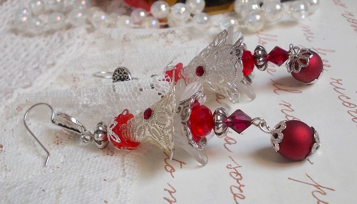 BO Tendre Rouge com cristais Swarovski, missangas redondas facetadas e ganchos de orelha de prata 925/1000