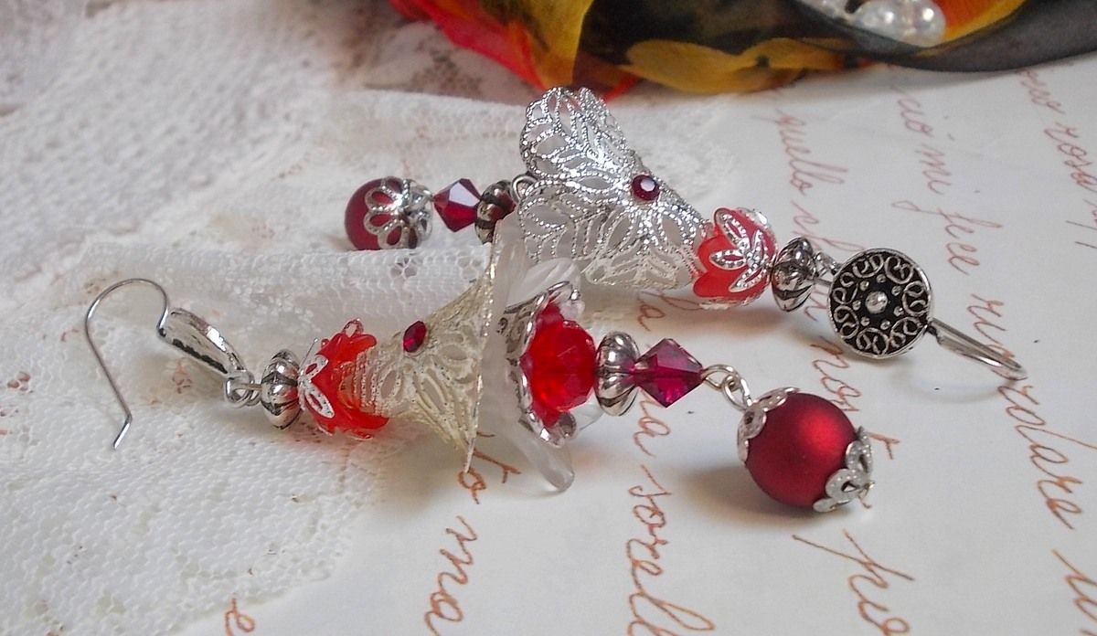 BO Tendre Rouge com cristais Swarovski, missangas redondas facetadas e ganchos de orelha de prata 925/1000