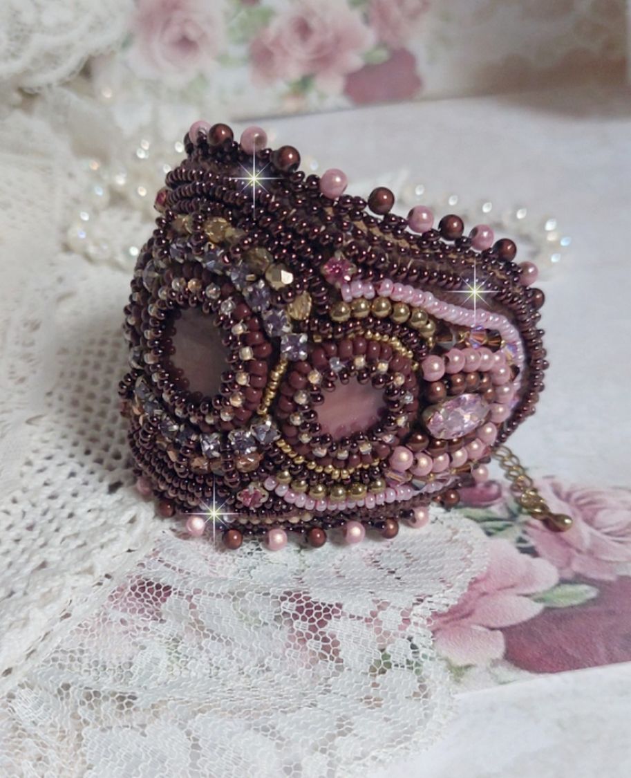 Pulseira de punho romance bordada com pérolas de mogno estilo vintage e pérolas de sementes