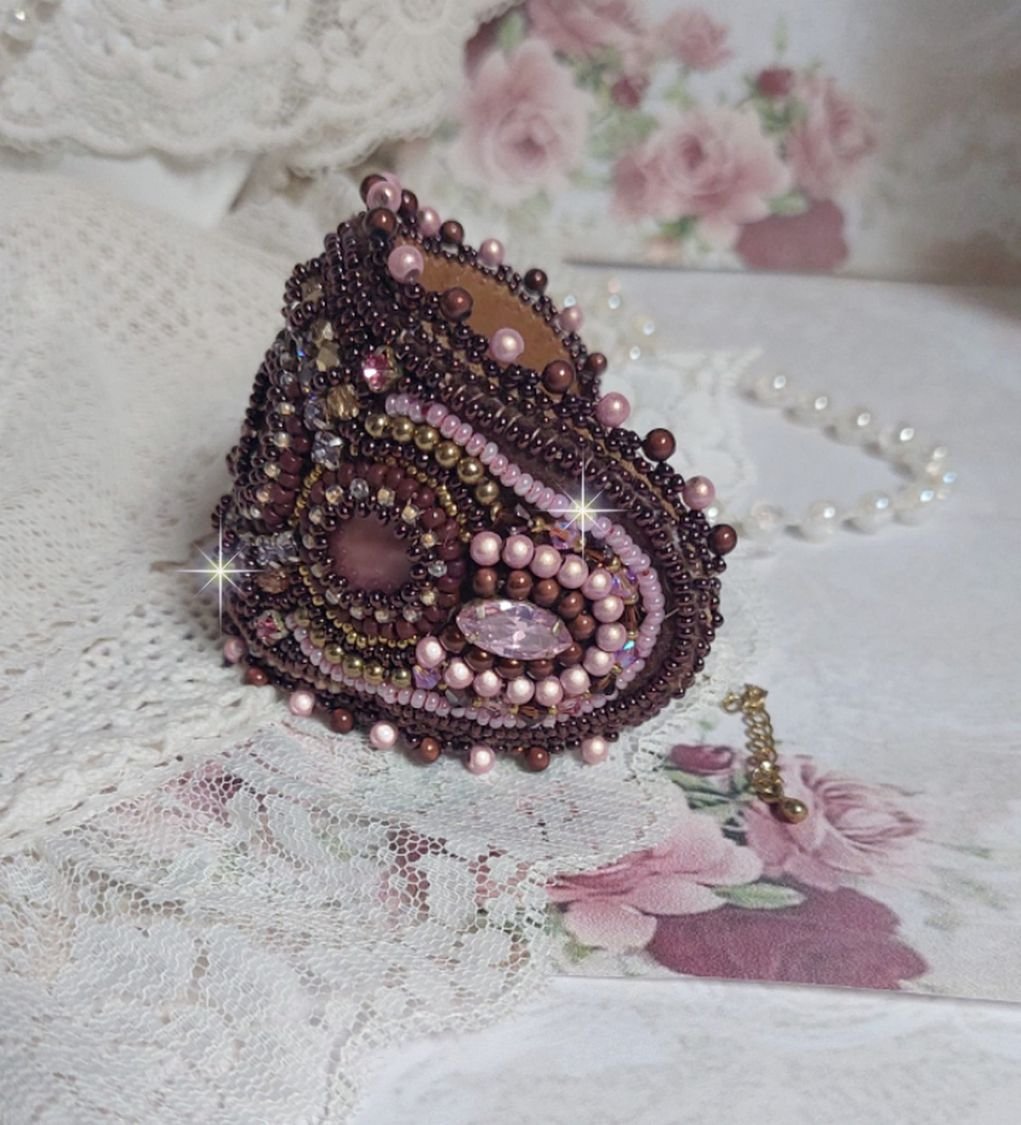 Pulseira de punho romance bordada com pérolas de mogno estilo vintage e pérolas de sementes