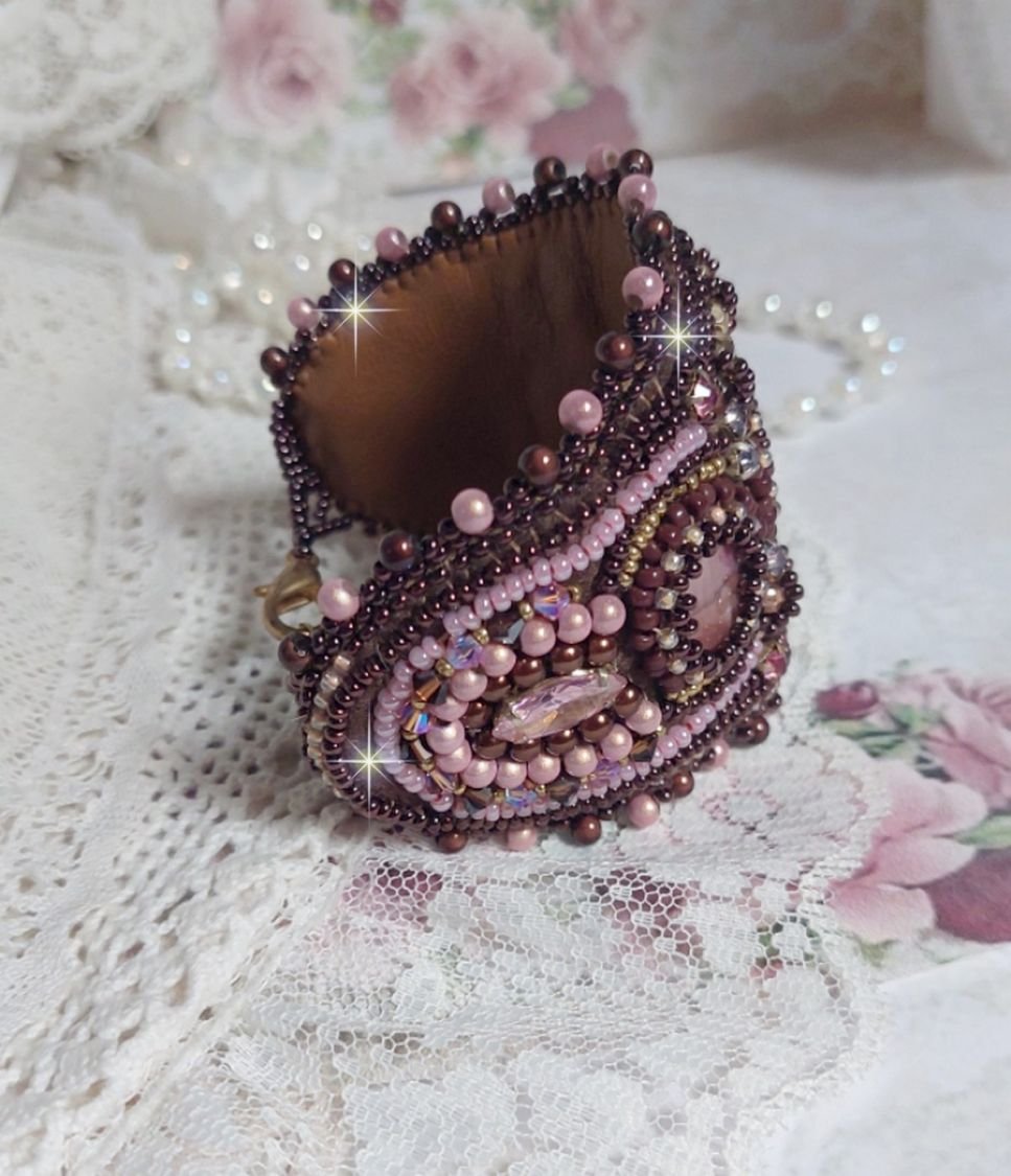 Pulseira de punho romance bordada com pérolas de mogno estilo vintage e pérolas de sementes