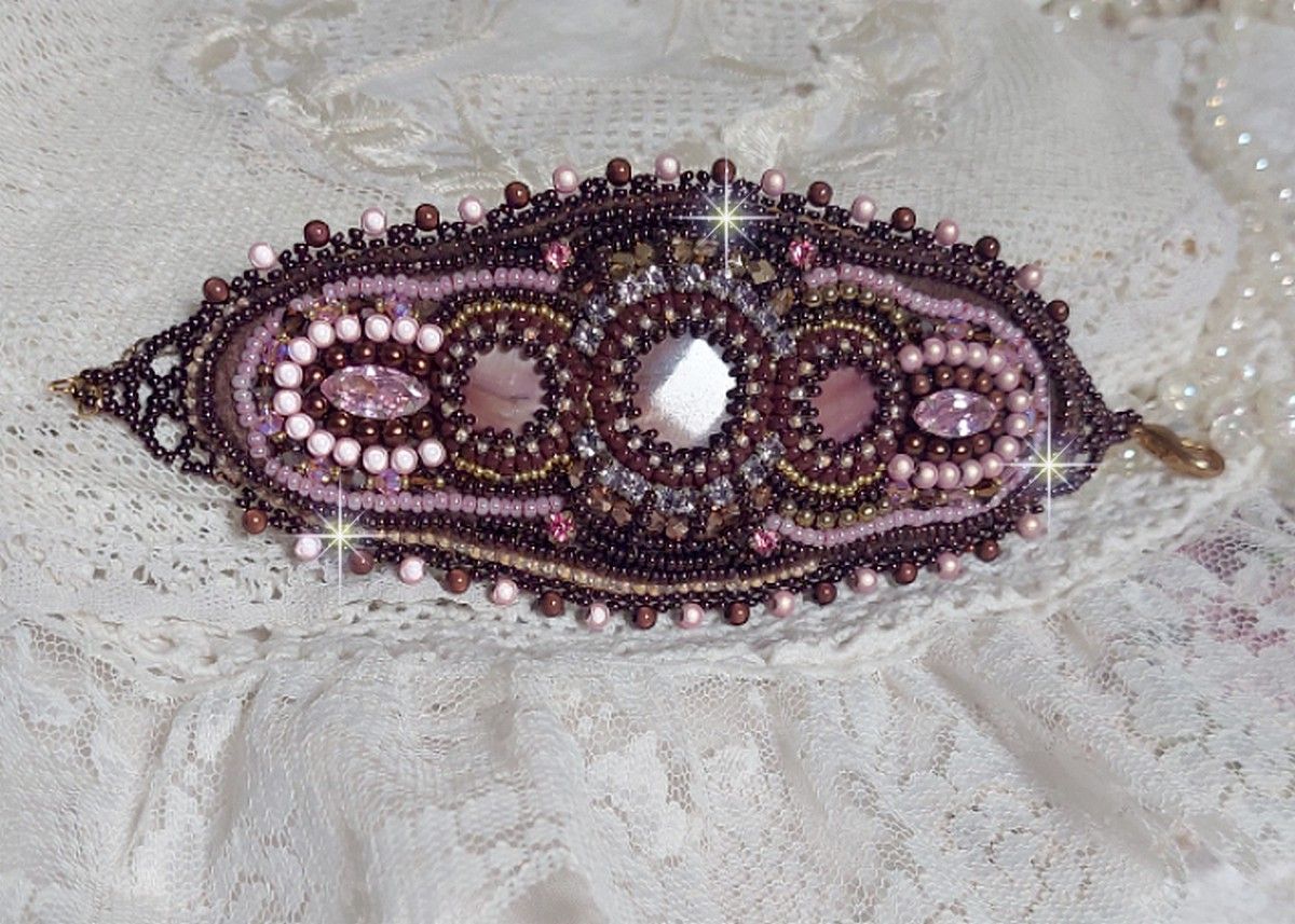 Pulseira de punho romance bordada com pérolas de mogno estilo vintage e pérolas de sementes