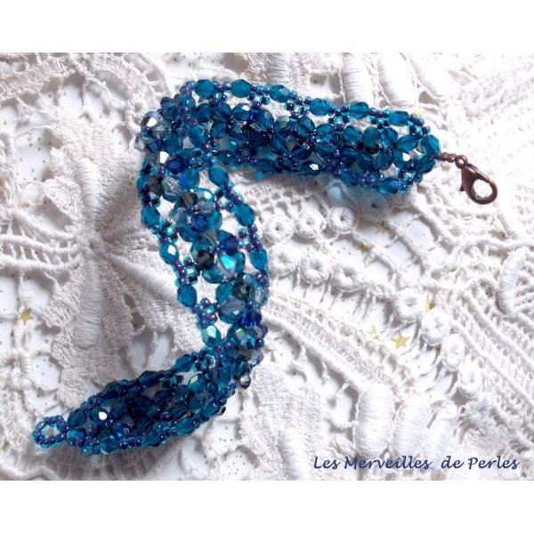 Pulseira Belle de Nuit com facetas de vidro bo&eacute;mio e cristais Swarovski