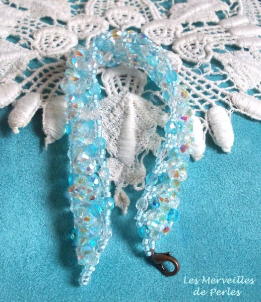 Bracelete Crystal Blue com facetas de cristal Swarovski e fiadeiras