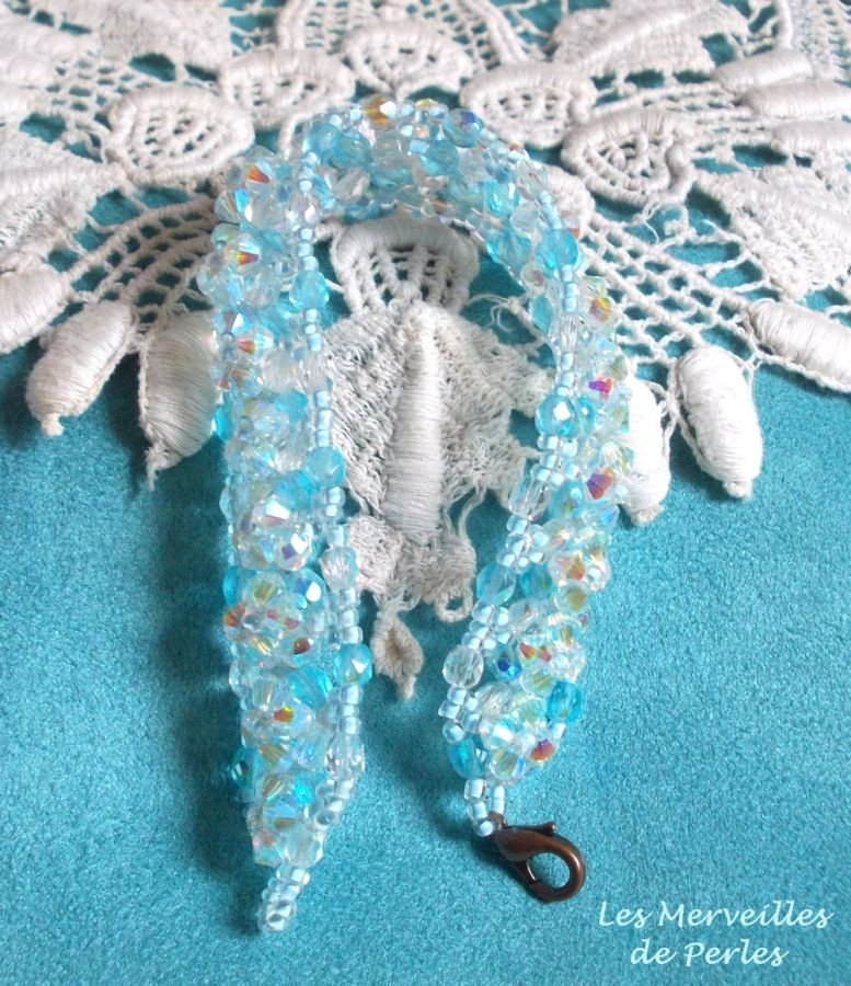 Bracelete Crystal Blue com facetas de cristal Swarovski e fiadeiras