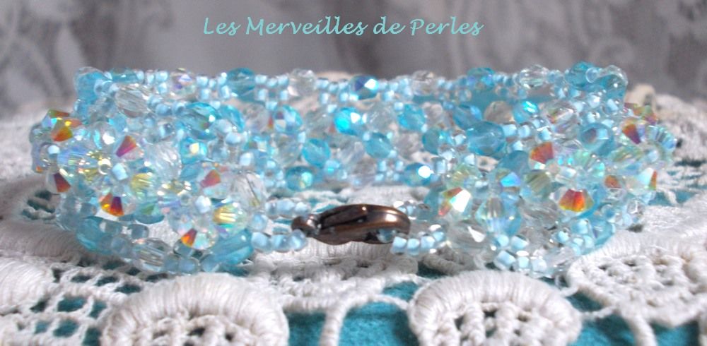 Bracelete Crystal Blue com facetas de cristal Swarovski e fiadeiras