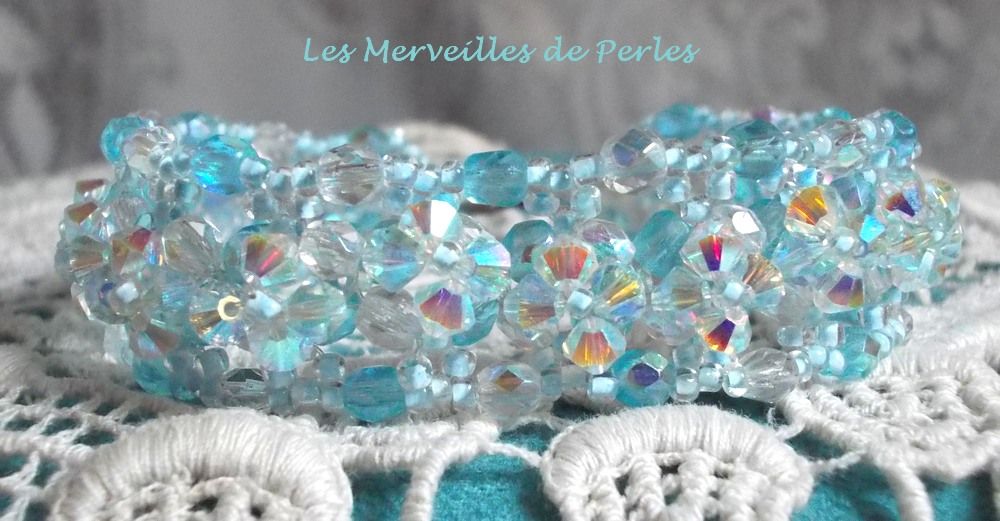 Bracelete Crystal Blue com facetas de cristal Swarovski e fiadeiras