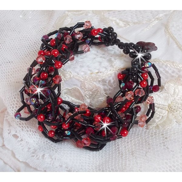 Pulseira de sensa&ccedil;&atilde;o com p&eacute;rolas tubulares, p&eacute;rolas madrep&eacute;rola e cristais Swarovski