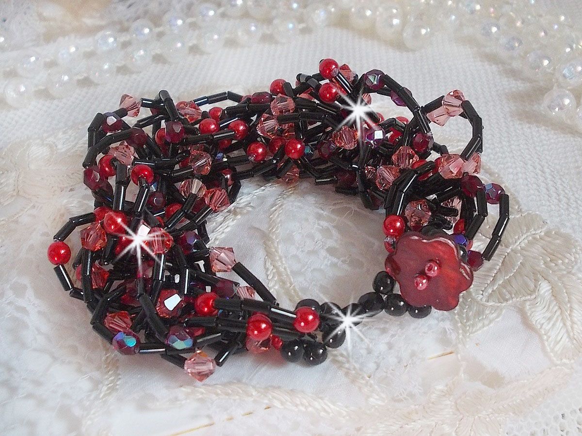 Pulseira de sensação com pérolas tubulares, pérolas madrepérola e cristais Swarovski