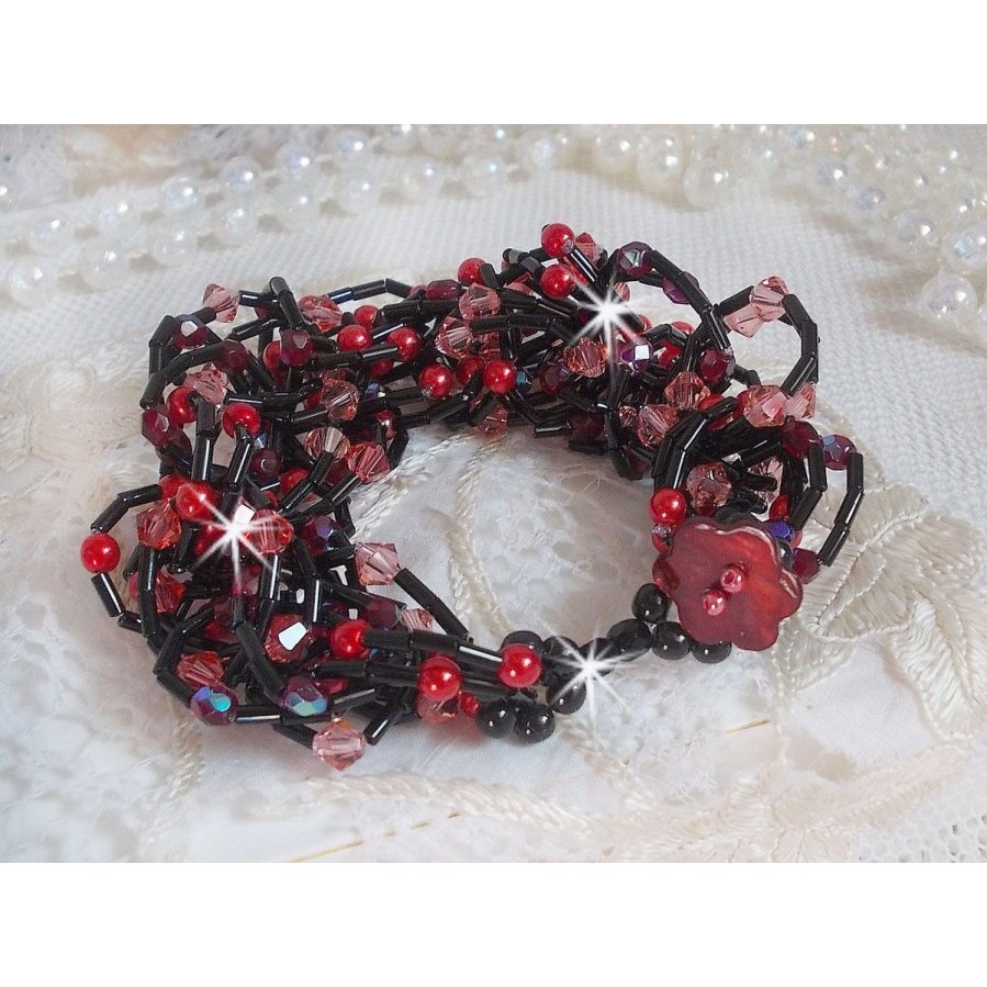 Pulseira de sensação com pérolas tubulares, pérolas madrepérola e cristais Swarovski
