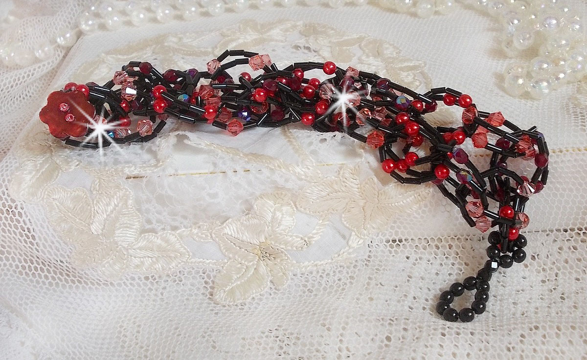 Pulseira de sensação com pérolas tubulares, pérolas madrepérola e cristais Swarovski