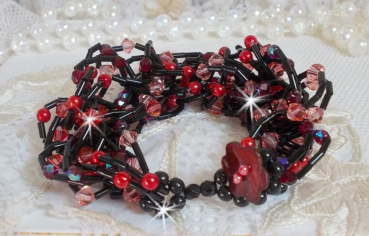 Pulseira de sensação com pérolas tubulares, pérolas madrepérola e cristais Swarovski