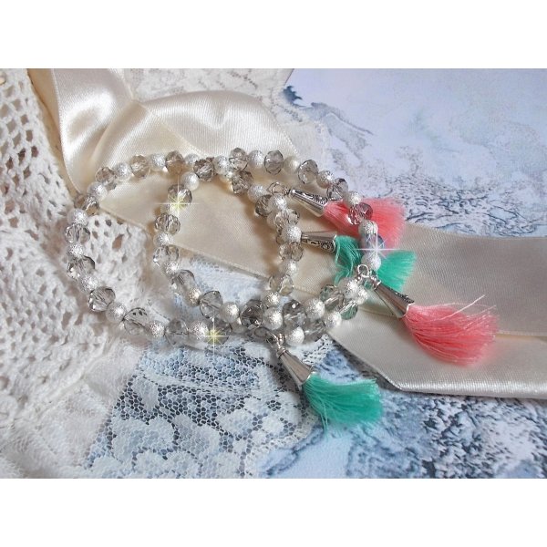 Bracelets Cristalline Eclat avec doubles bracelets aux perles Stardust Argent&eacute;es effet paillet&eacute;, perles rondes facett&eacute;es en verre et pompons couleur Rose et Menthe pour un style contemporain